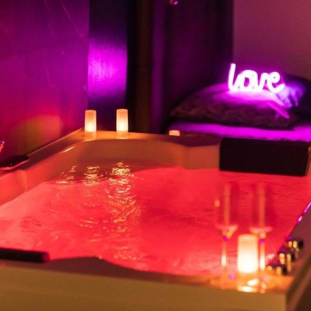 * Spa & Detente # Suite Privee # Tours # Netflix * Exteriér fotografie