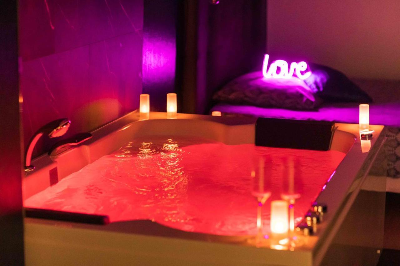 * Spa & Detente # Suite Privee # Tours # Netflix * Exteriér fotografie