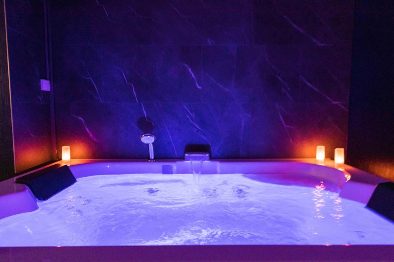 * Spa & Detente # Suite Privee # Tours # Netflix * Exteriér fotografie